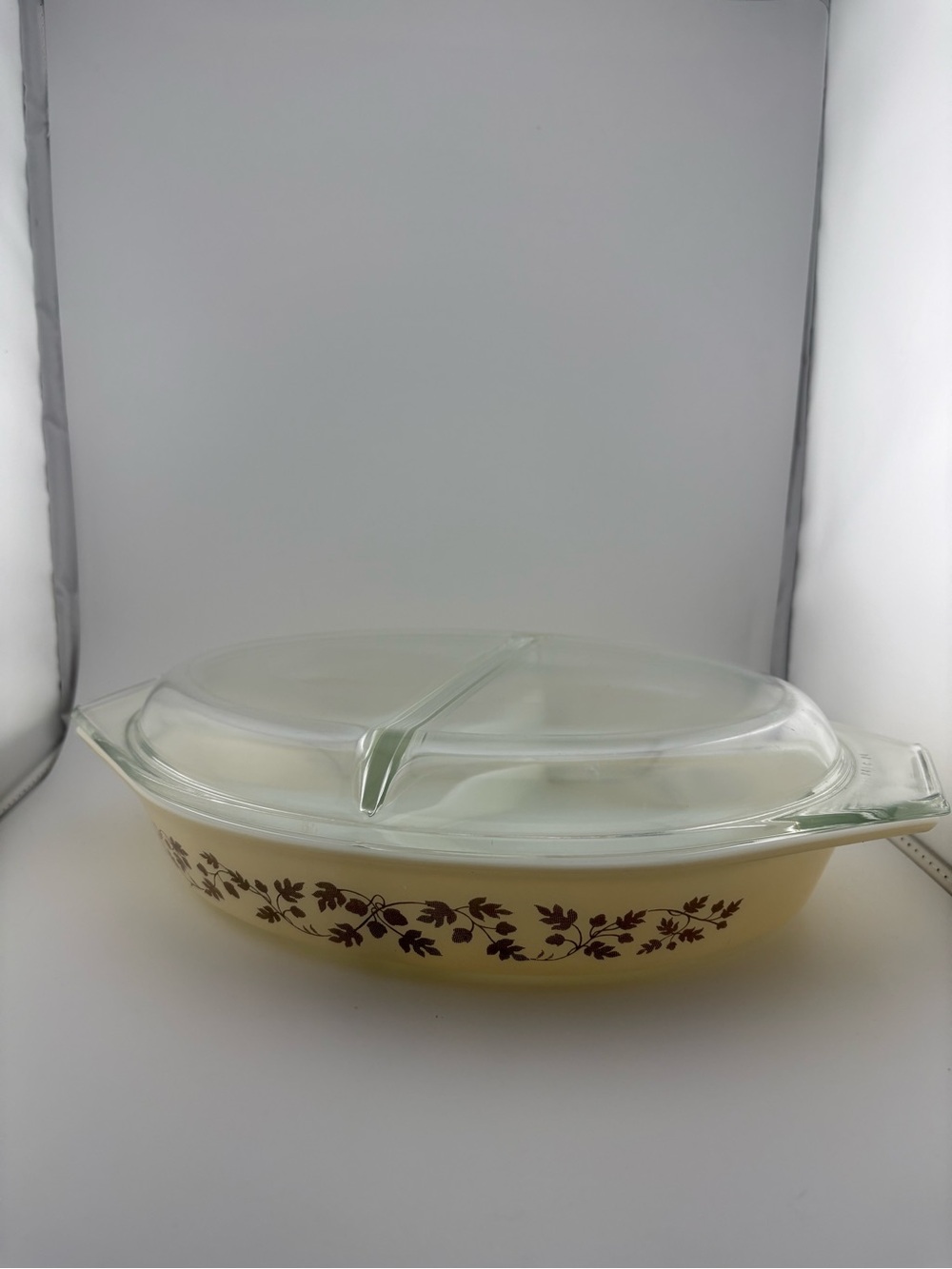 Vintage Pyrex 942C Golden Acorn 1.5-quart covered divided casserole dish